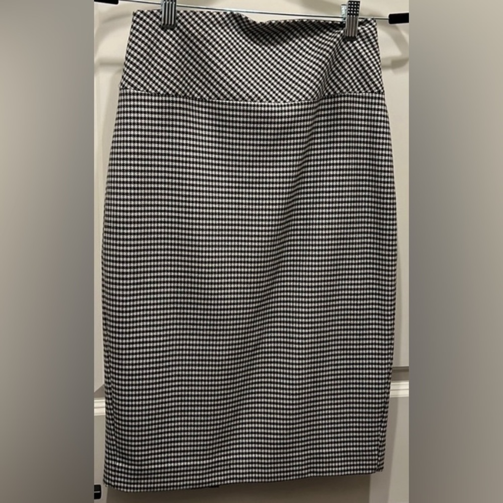 NWT Express Classic Black and White Houndstooth Skirt